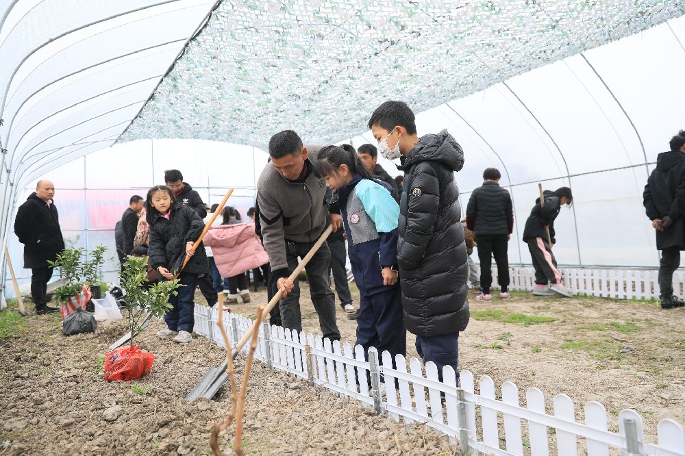 萤火虫行动——路桥区儿童成长赋能项目启动暨农耕文化体验活动在金清镇联星村举行
